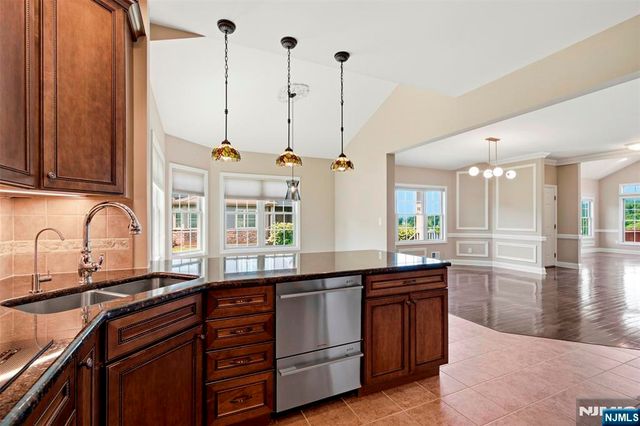 98 Tarrington Road, Hamburg, NJ 07419