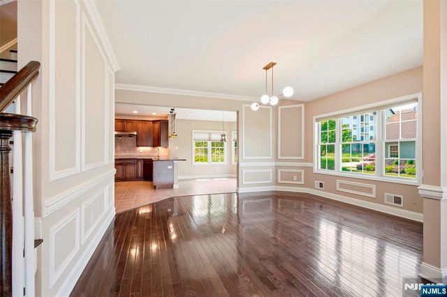 98 Tarrington Road, Hamburg, NJ 07419