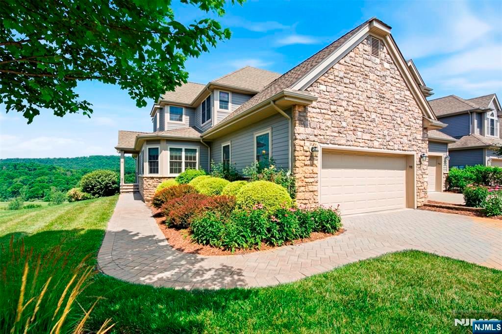 98 Tarrington Road, Hamburg, NJ 07419
