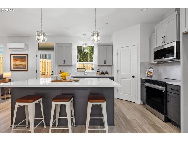 284 Nw MAWRCREST Ave, Gresham, OR 97030