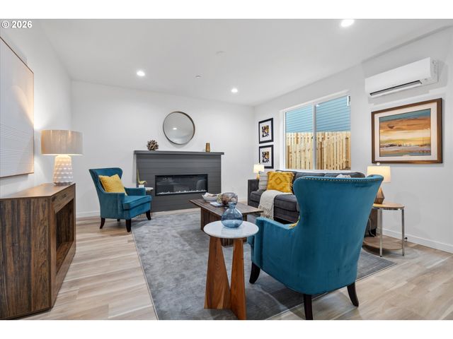 284 Nw MAWRCREST Ave, Gresham, OR 97030