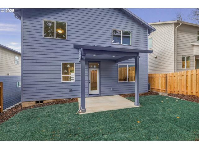 284 Nw MAWRCREST Ave, Gresham, OR 97030