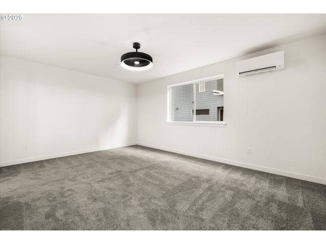 284 Nw MAWRCREST Ave, Gresham, OR 97030