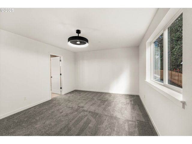 284 Nw MAWRCREST Ave, Gresham, OR 97030