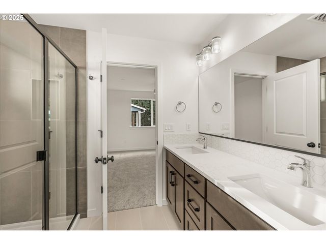 284 Nw MAWRCREST Ave, Gresham, OR 97030