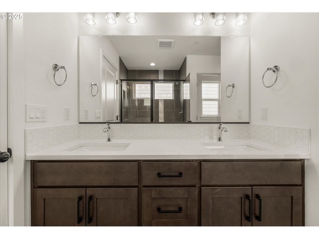 284 Nw MAWRCREST Ave, Gresham, OR 97030