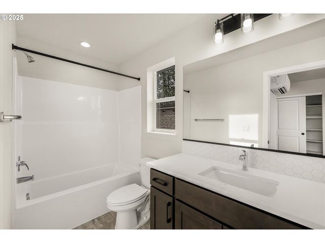 284 Nw MAWRCREST Ave, Gresham, OR 97030