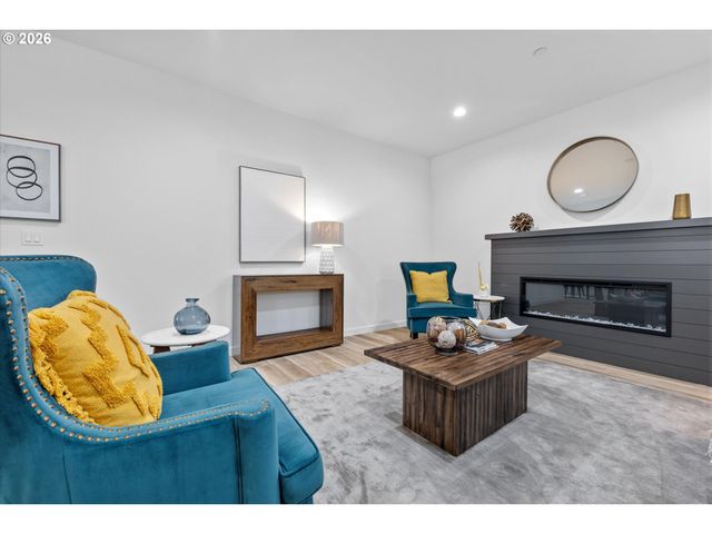284 Nw MAWRCREST Ave, Gresham, OR 97030
