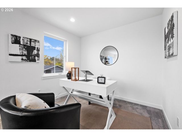 284 Nw MAWRCREST Ave, Gresham, OR 97030