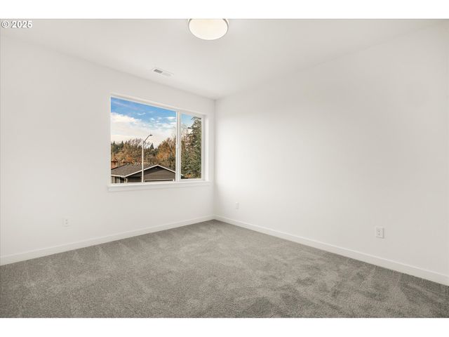 284 Nw MAWRCREST Ave, Gresham, OR 97030