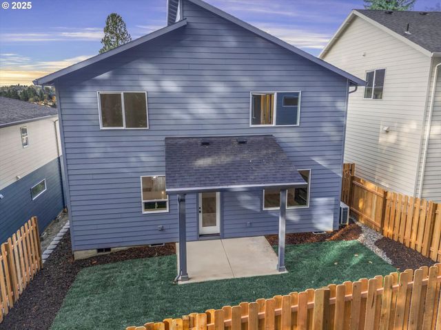 284 Nw MAWRCREST Ave, Gresham, OR 97030