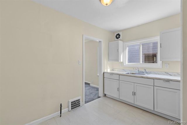 13575 Rutherford Street, Detroit, MI 48227