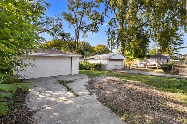 13575 Rutherford Street, Detroit, MI 48227