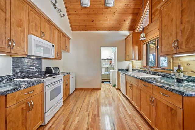 18274 Royal Plum Way, Nevada City, CA 95959
