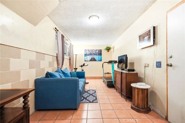 18333 Hatteras Street 56, Tarzana, CA 91356