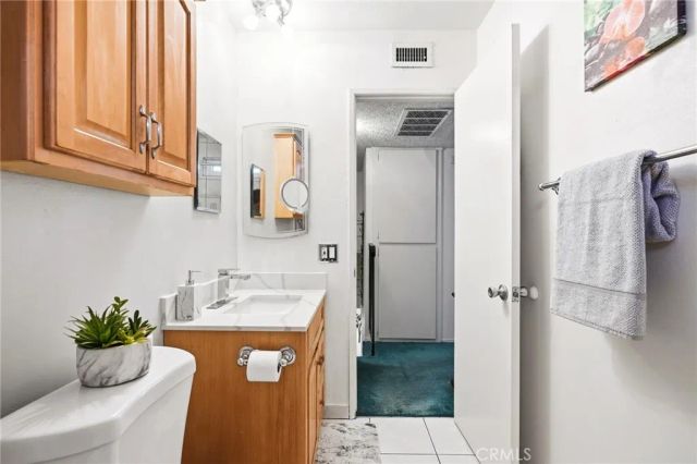 18333 Hatteras Street 56, Tarzana, CA 91356