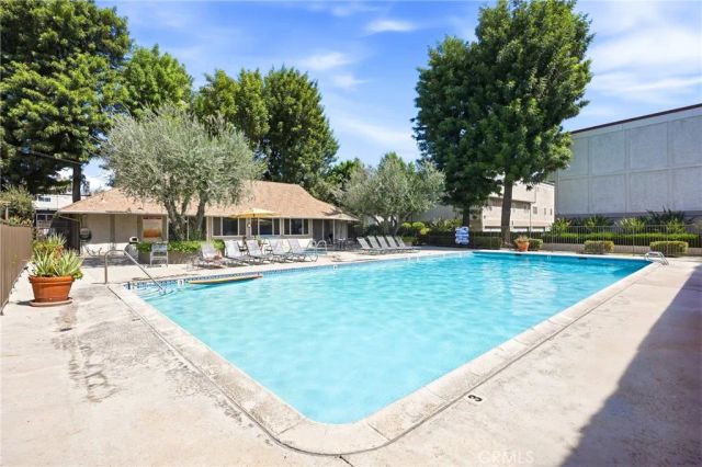18333 Hatteras Street 56, Tarzana, CA 91356