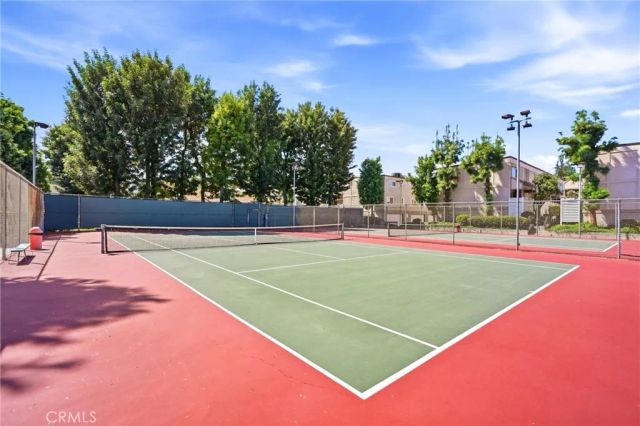 18333 Hatteras Street 56, Tarzana, CA 91356