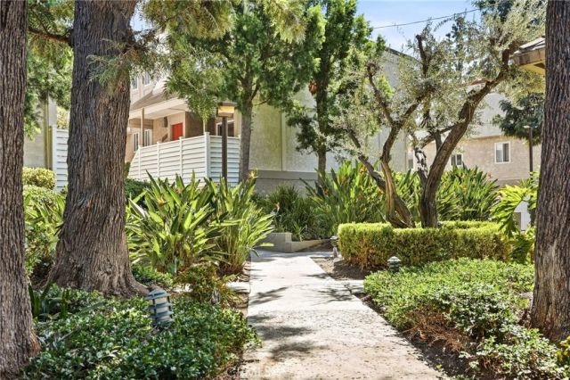 18333 Hatteras Street 56, Tarzana, CA 91356