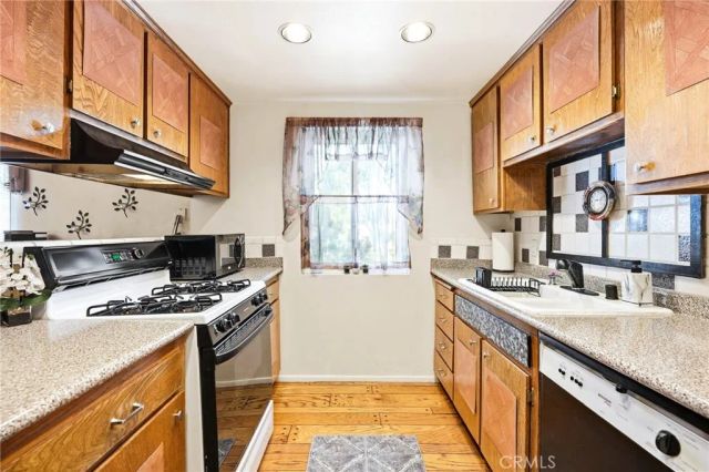 18333 Hatteras Street 56, Tarzana, CA 91356
