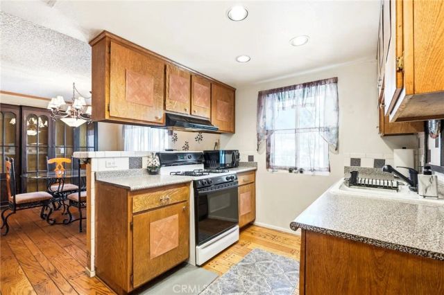 18333 Hatteras Street 56, Tarzana, CA 91356