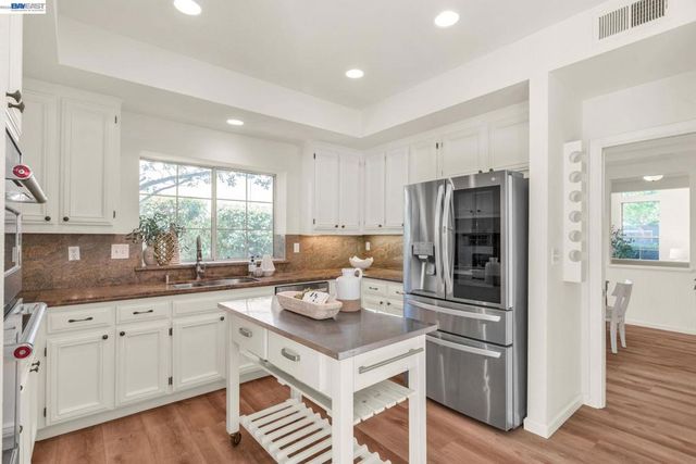 690 Glasgow Cir, Danville, CA 94526