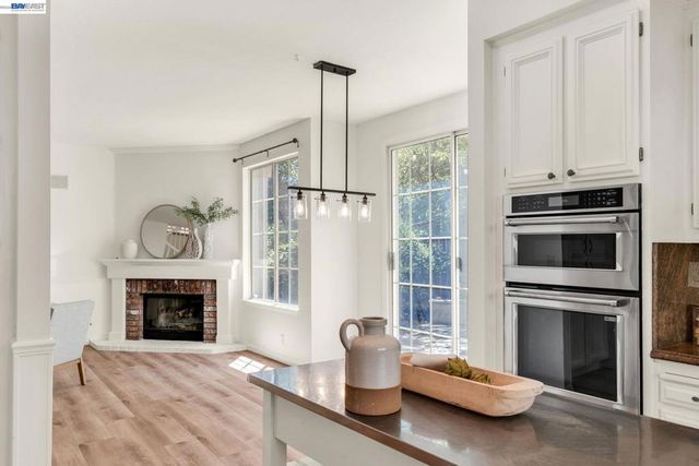 690 Glasgow Cir, Danville, CA 94526