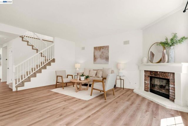 690 Glasgow Cir, Danville, CA 94526
