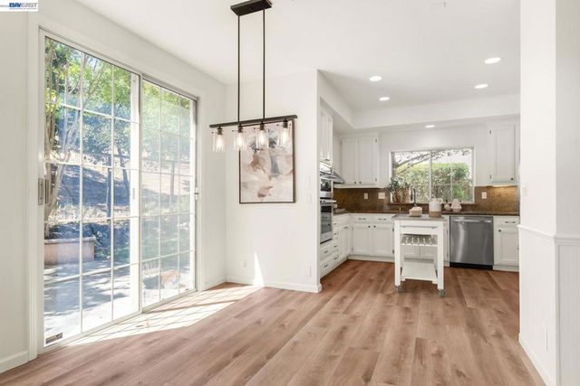 690 Glasgow Cir, Danville, CA 94526