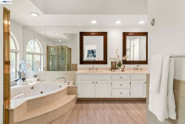 690 Glasgow Cir, Danville, CA 94526