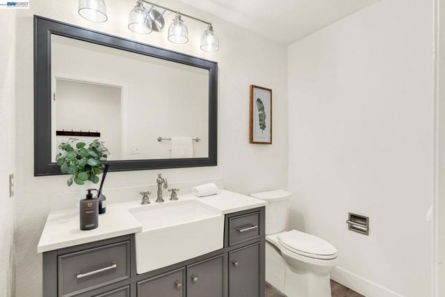 690 Glasgow Cir, Danville, CA 94526