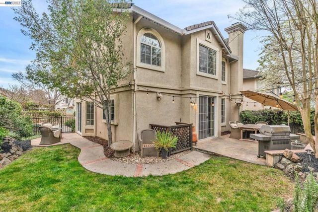 690 Glasgow Cir, Danville, CA 94526