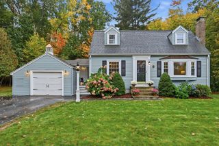21 Curve Street, Bedford, MA 01730