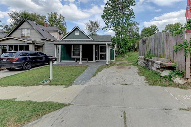 2021 Elmwood Avenue, Kansas City, MO 64127