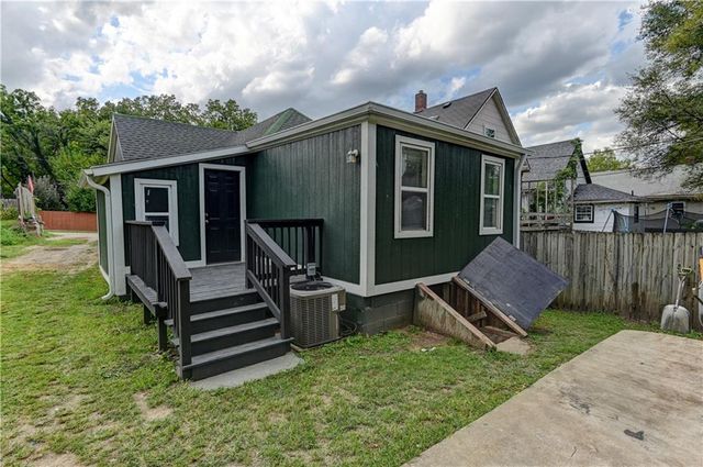 2021 Elmwood Avenue, Kansas City, MO 64127