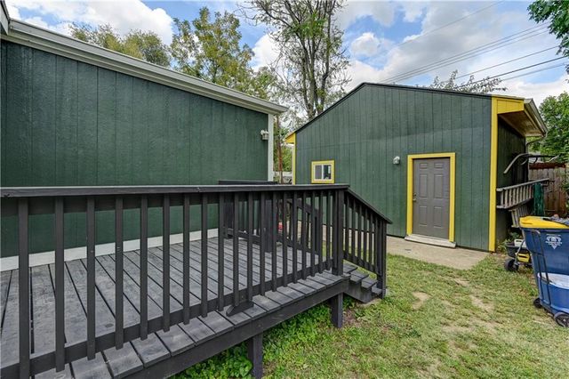 2021 Elmwood Avenue, Kansas City, MO 64127