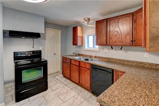 2021 Elmwood Avenue, Kansas City, MO 64127