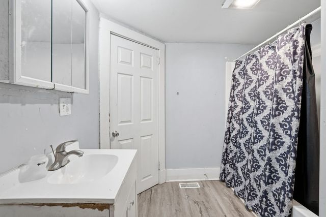 1941 DIXWELL Street, Davenport, IA 52802
