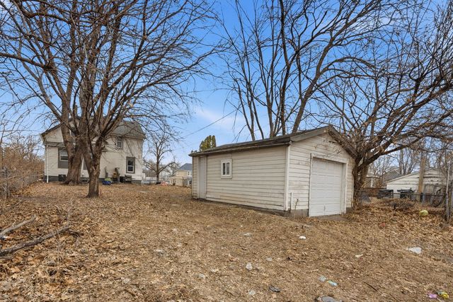 1941 DIXWELL Street, Davenport, IA 52802