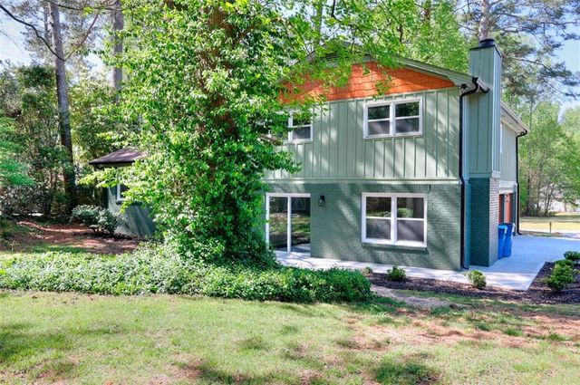 2538 Three Bars Dr, Grayson, GA 30017