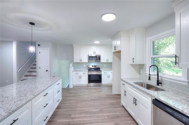 2538 Three Bars Dr, Grayson, GA 30017