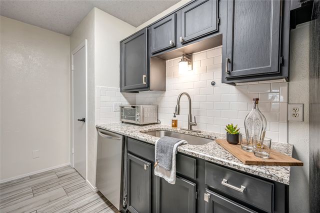 18333 Roehampton Drive 821, Dallas, TX 75252