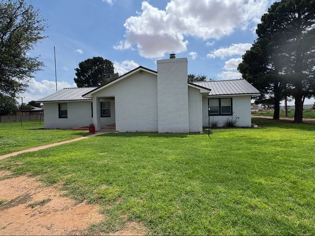 2421 State HWY 137, Stanton, TX 79749