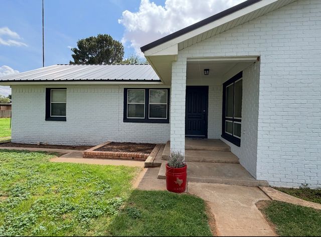 2421 State HWY 137, Stanton, TX 79749