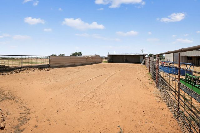 2421 State HWY 137, Stanton, TX 79749