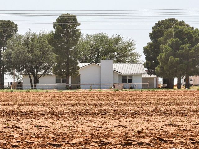 2421 State HWY 137, Stanton, TX 79749