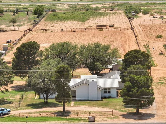 2421 State HWY 137, Stanton, TX 79749