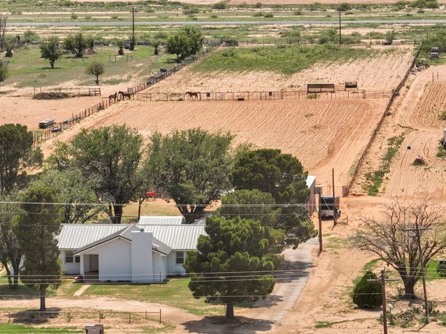 2421 State HWY 137, Stanton, TX 79749