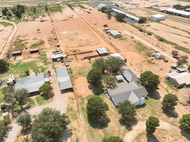 2421 State HWY 137, Stanton, TX 79749