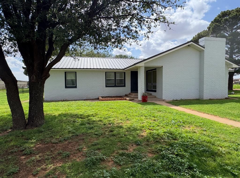 2421 State HWY 137, Stanton, TX 79749